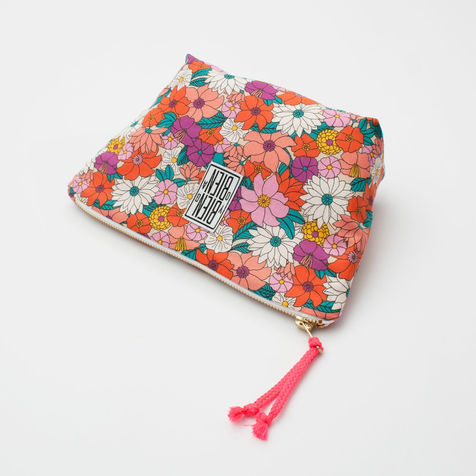 WET <br> LA PETITE TROUSSE <br> FLOWERS