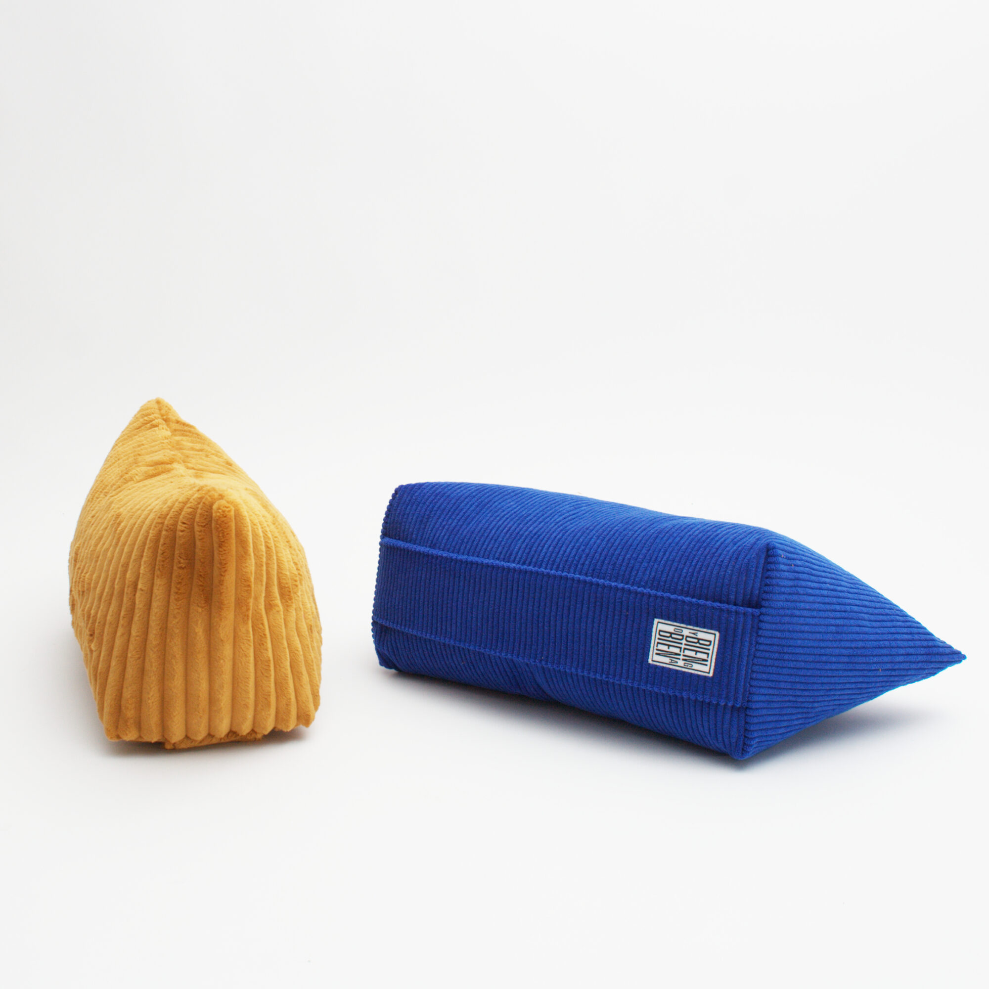 FUZEN <br> VELVET BLEU KLEIN