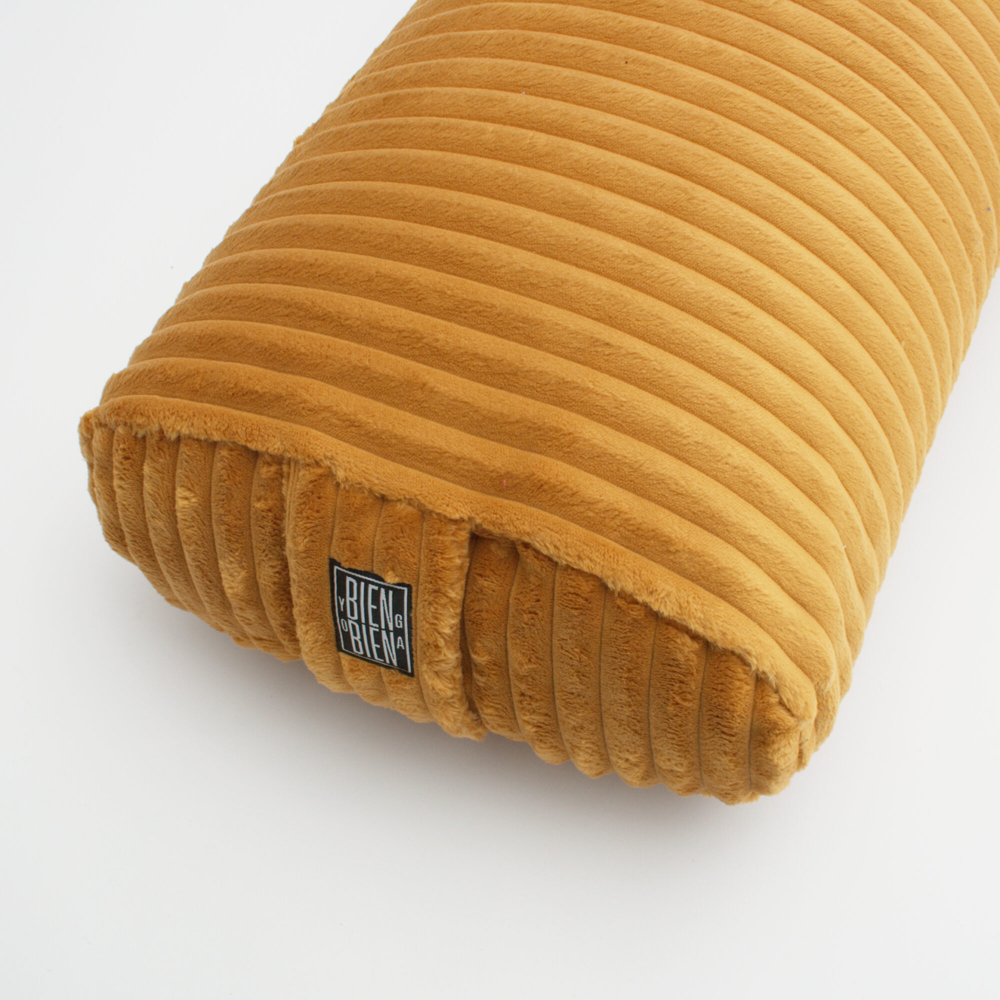 BOLSTER OVALE <br> VELVET NUTS