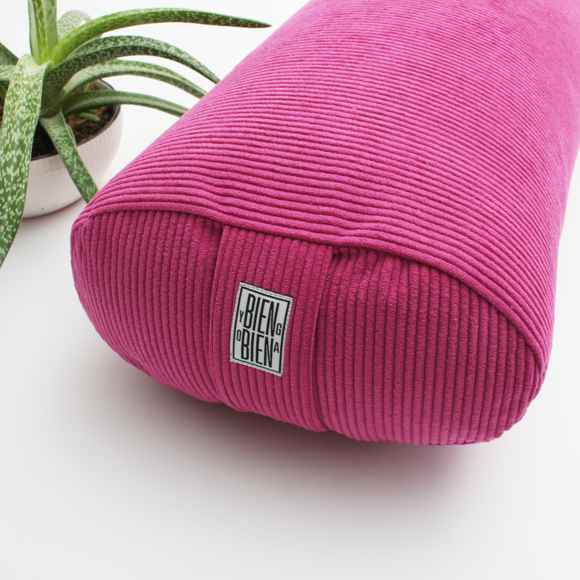 BOLSTER OVALE  <br> VELVET FUCSHIA